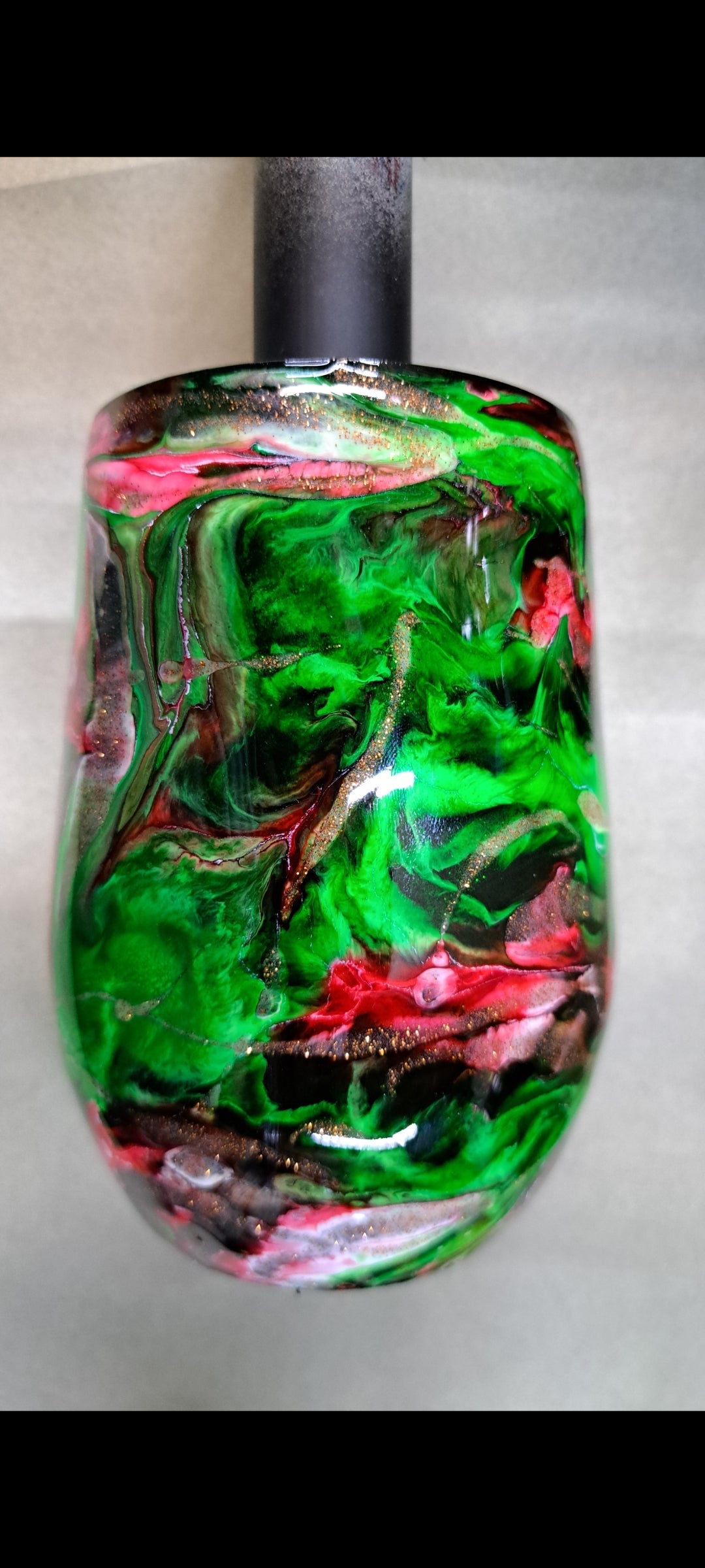 14oz stainless steel stemless Wine Glass 🍷 🥂  with Christmas colors and glitter ✨️