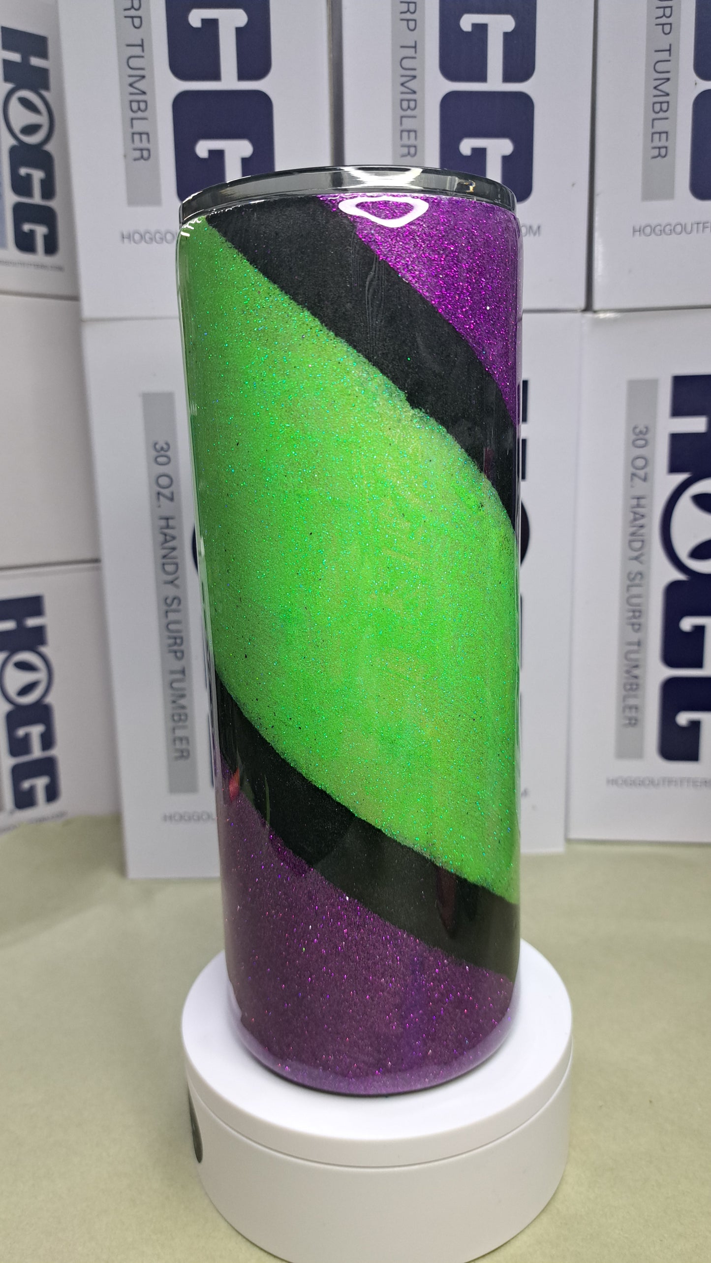 #28 30oz Fatty stainless steel drinking tumbler with glitter base ✨️